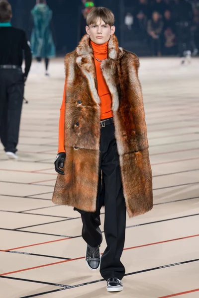 Look 30